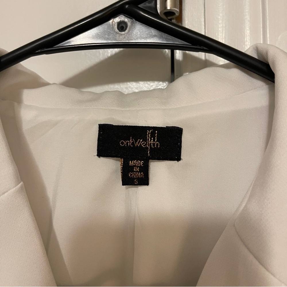ontwelfth White Cropped Blazer Top - Picture 3 of 4